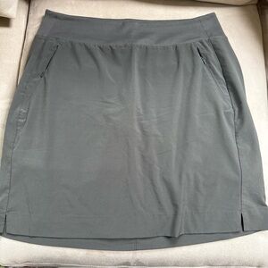 Athleta SoHo Skort Womens 10 Tall Olive Golf Athletic Travel Mini Skirt w/Shorts